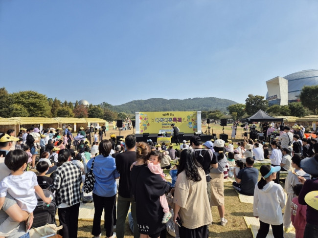 한강 노벨문학상에 이은 독서열풍…안성시 '경기 다독다독 축제' 6천여명 방문