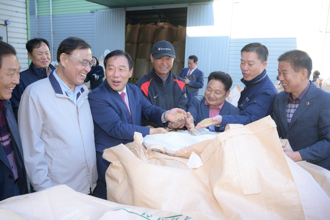 최민호 세종시장, 공공비축미곡 첫 매입 현장 방문
