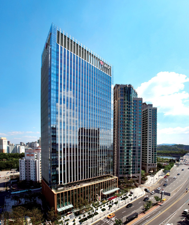 LG U+, 기업가치 제고 계획 발표…'AX 컴퍼니' 구조 전환 가속화